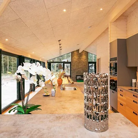 Semesterbostad Luxurious Holiday In Lb K With Whirlpool Ålbæk